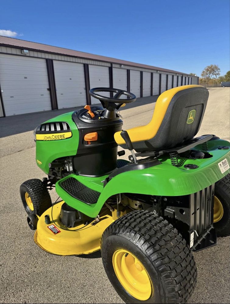 Тракторна моторна косачка John Deere D 105 Auto