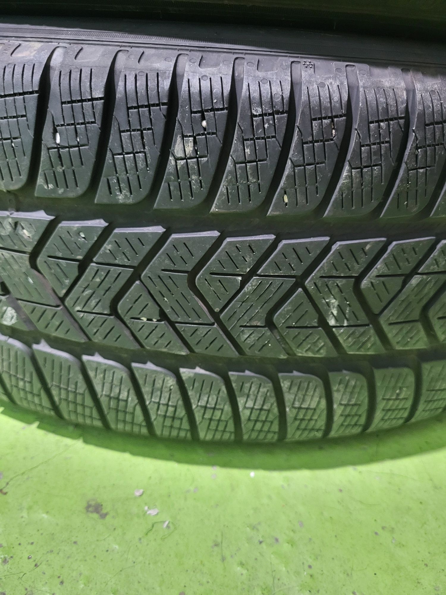 4 бр зимни 235/60/18 дот 22г Pirelli