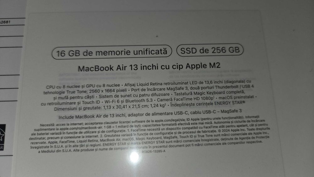 Laptop Apple MacBook Air 13" cu procesor Apple M2, 16GB RAM, 256GB SSD