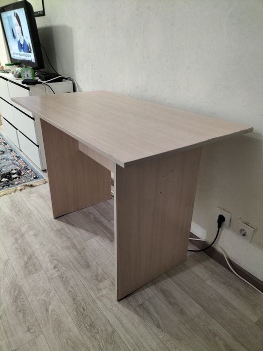 Стол письменный на кухню