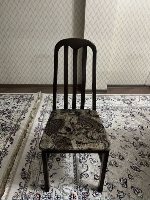 Стол со стульями