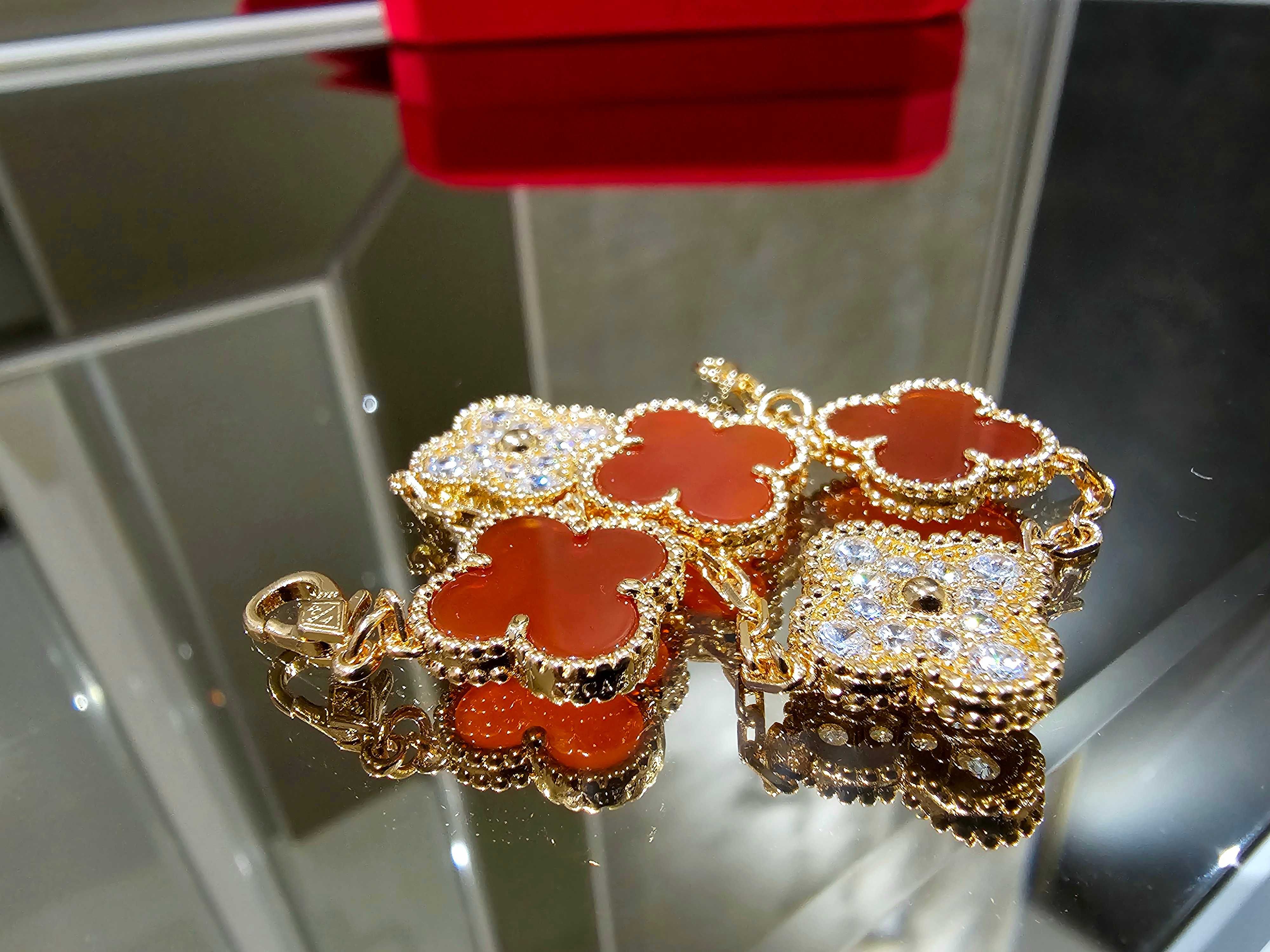 Van Cleef & Arpels VCA Rose Red Alhambra 5 Motifs Clover Дамска Гривна