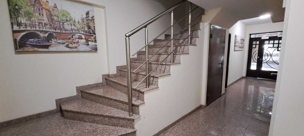 Дава се под наем Тристаен апартамент в Варна, Център - 100 кв.м за 960 € - Снимка #19