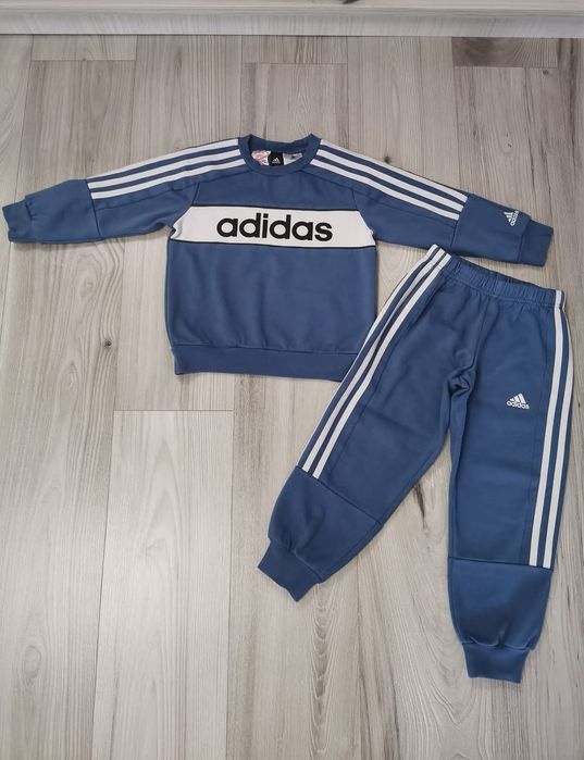 Trening Adidas mărimea 110(4-5)