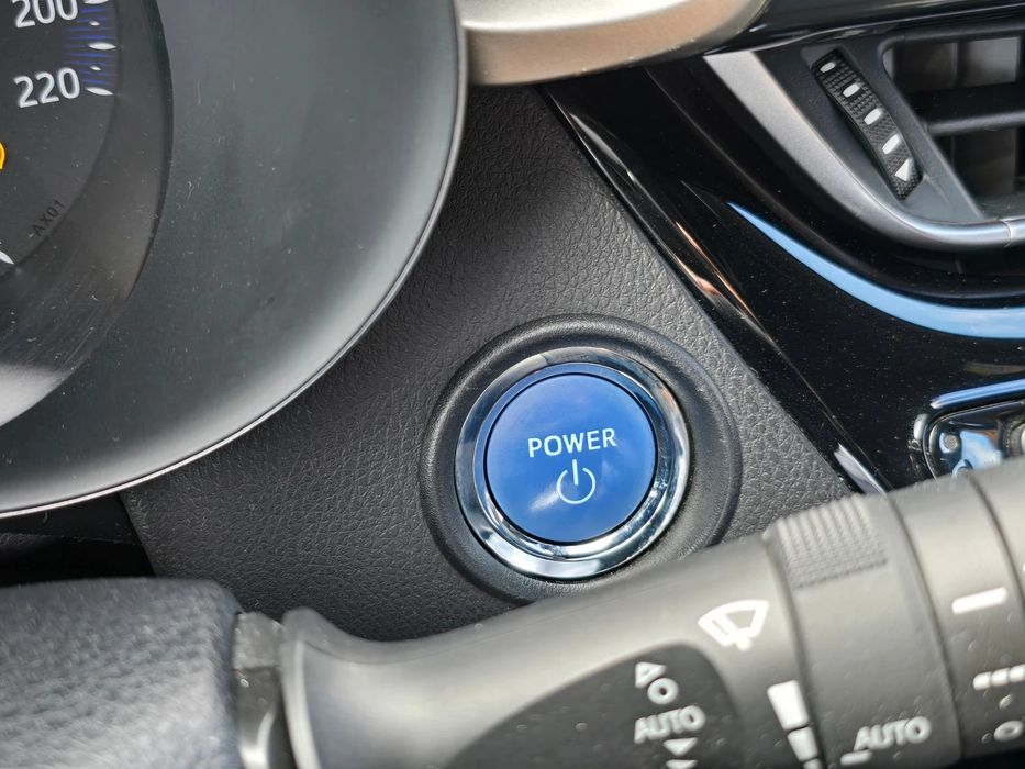 Toyota C-HR 1.8i HYBRID/Лизинг