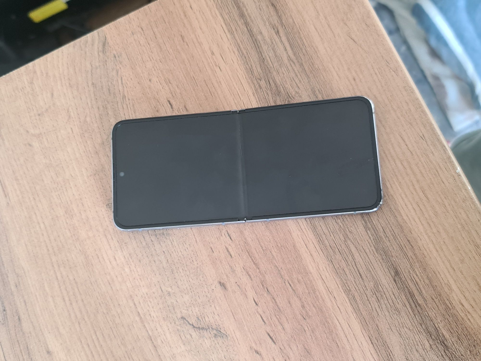 z flip 4 экран сломаны