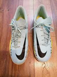 Nike футболни обувки 40