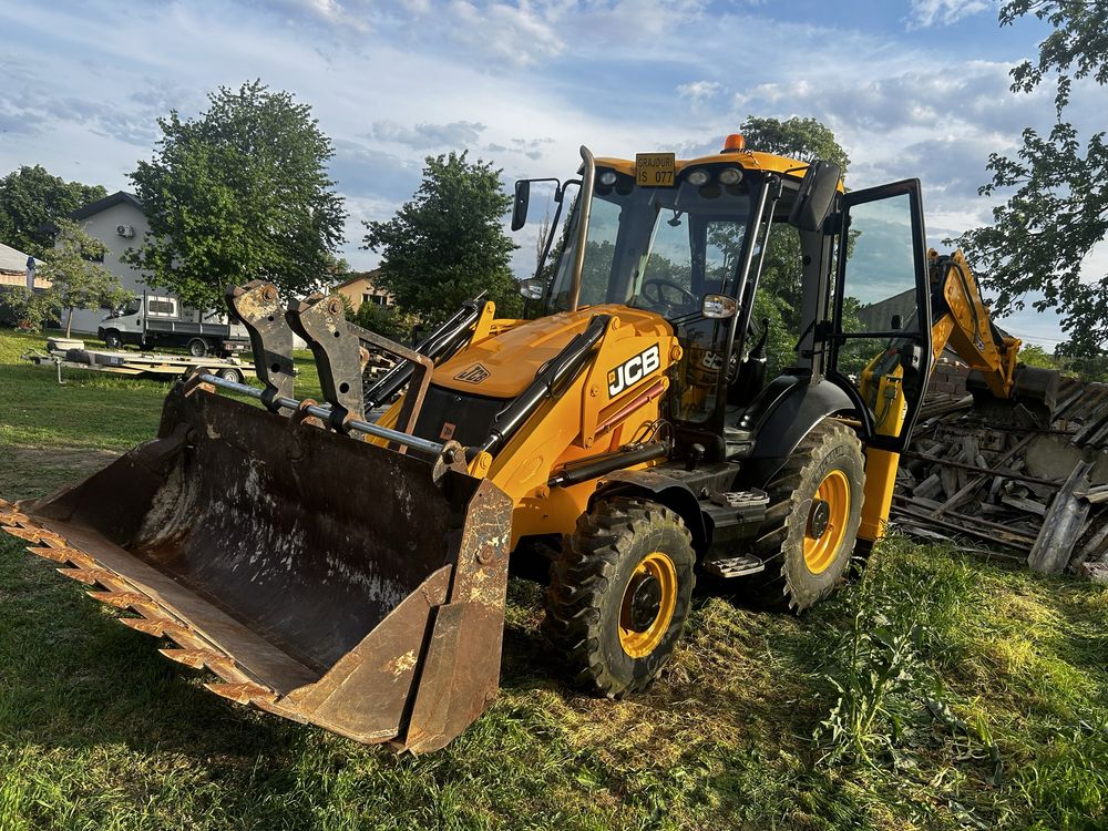 Buldoexcavator JCB