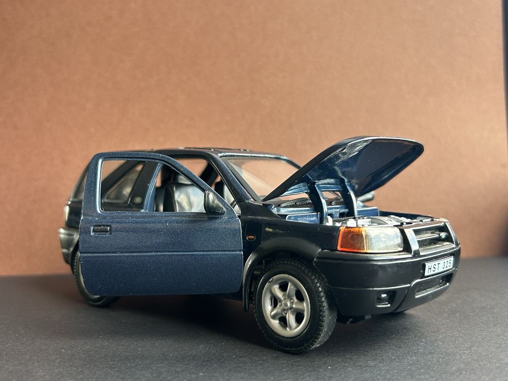 Macheta Land Rover Freelander 1/24 SmartToys
