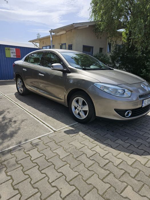Vind renaul fluence an 2011 15 diesel  euro 5 în stare foarte bună