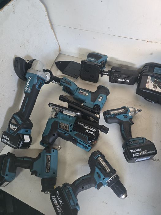 Vând scule makita 18V