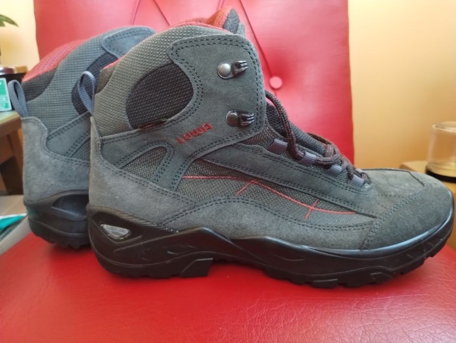 Bocanci barbati Lowa