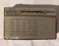 Vând/Schimb radio Zefir,starea din foto,pârâie când pun curent la fire