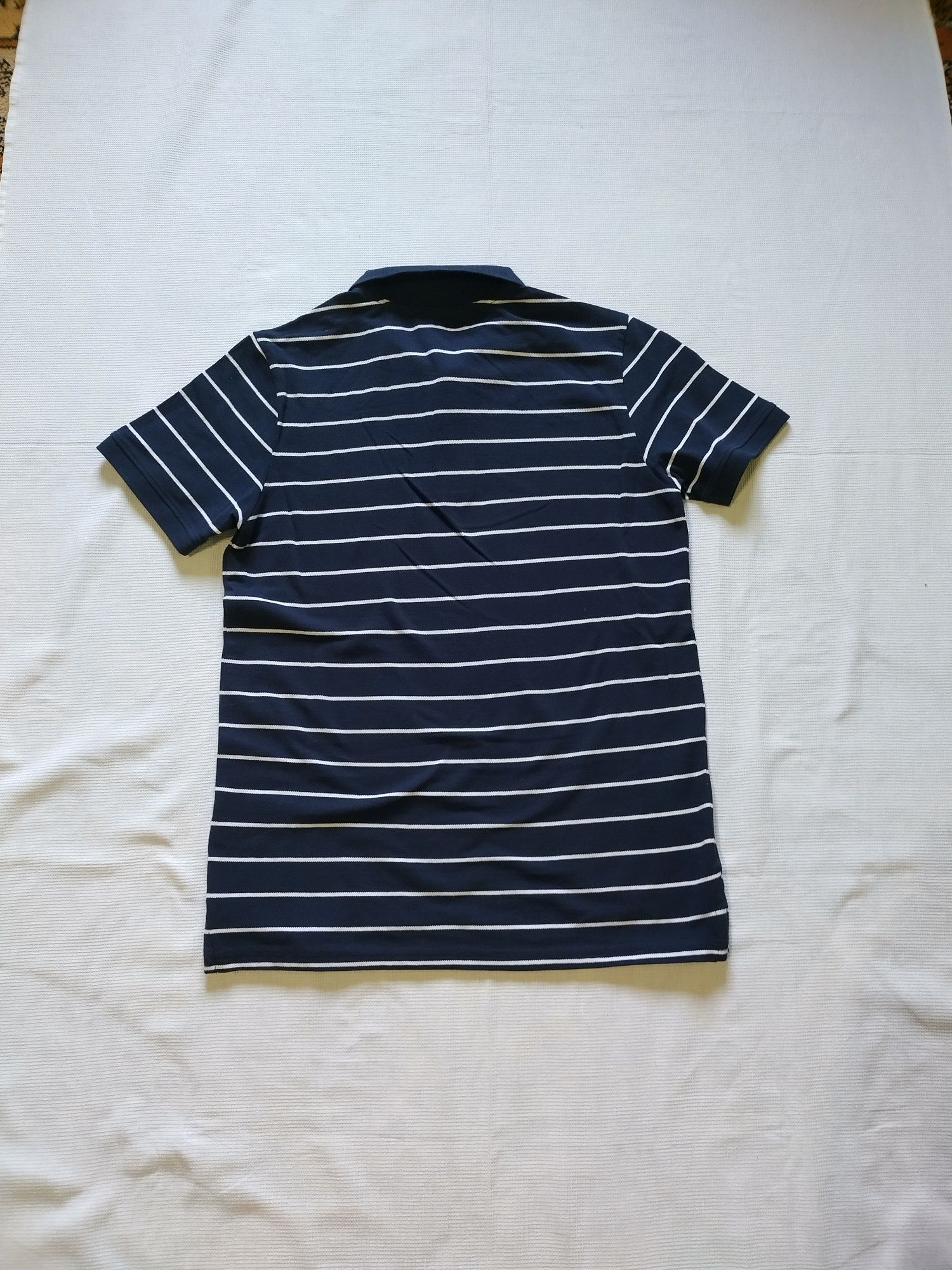 S. Nou. Tricou (gen polo)