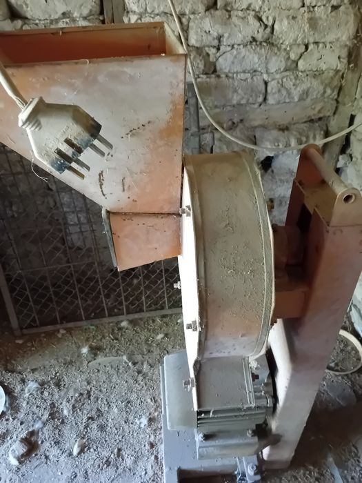 Фуражомелка трифазна