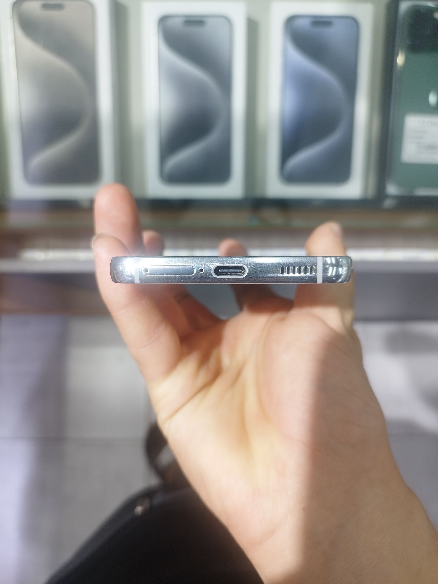 Samsung s22 5g 325$