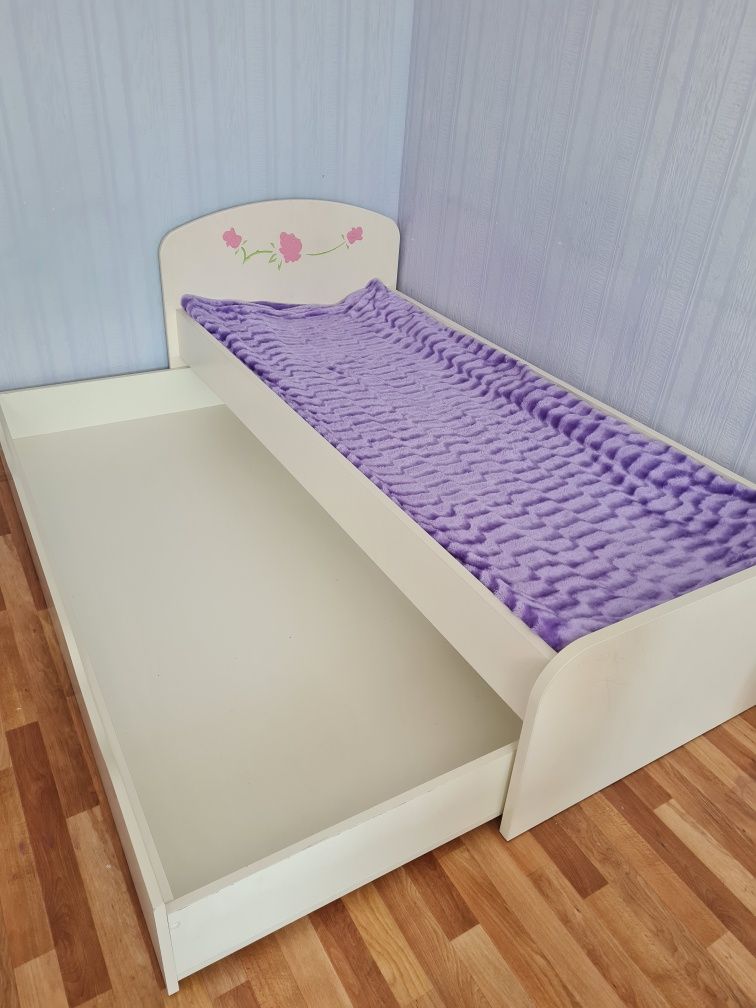 Кровать для принцессы с ящиком для белья или как второе спальное место