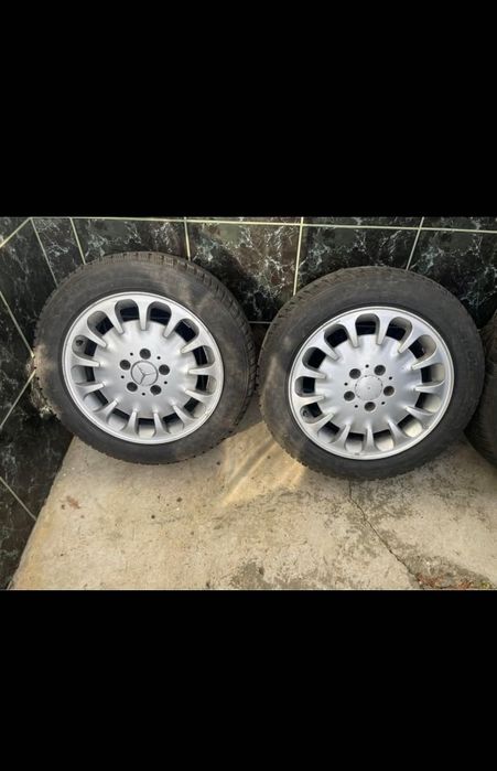 Vând anvelope iarnă 205/55/16 cu jante de mercedes