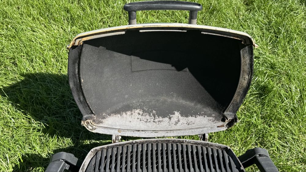 Продавам газово барбекю weber