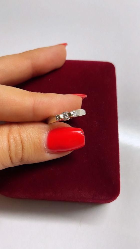 Кольцо в бриллиантами