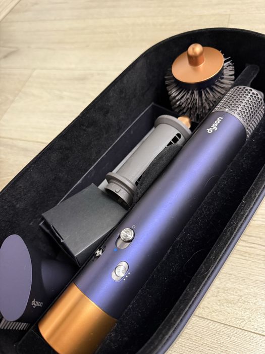 Dyson Airwrap încă în garanție