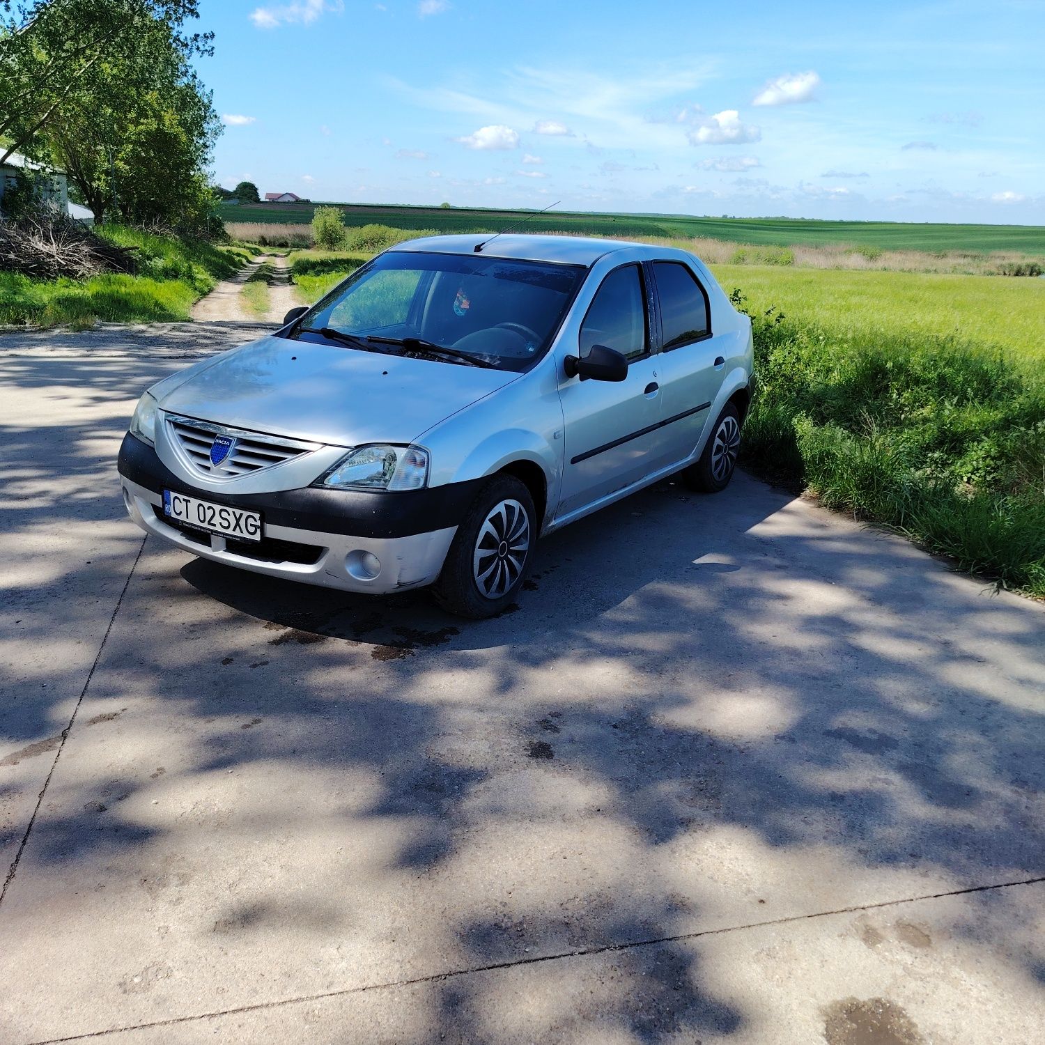 Vând Dacia Logan