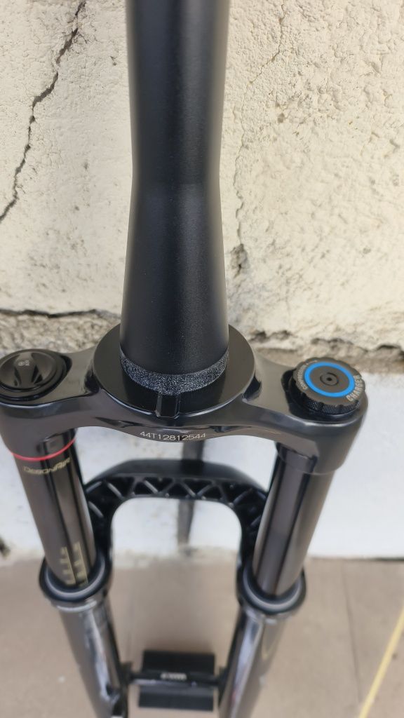 Вилка RockShox Lyric Select+ RC 2.1 29"DebonAir 150,180mm Boost 15X110