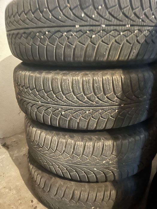 Зимни гуми със джантите 196/65R15 за пасат 5  300лв