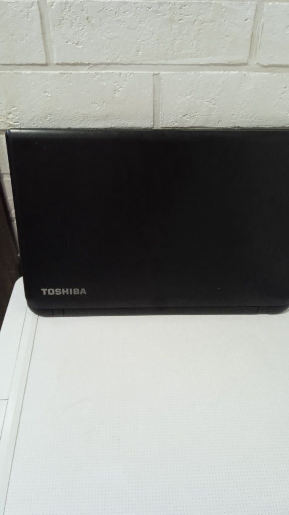 Ноутбук Toshiba 16.5