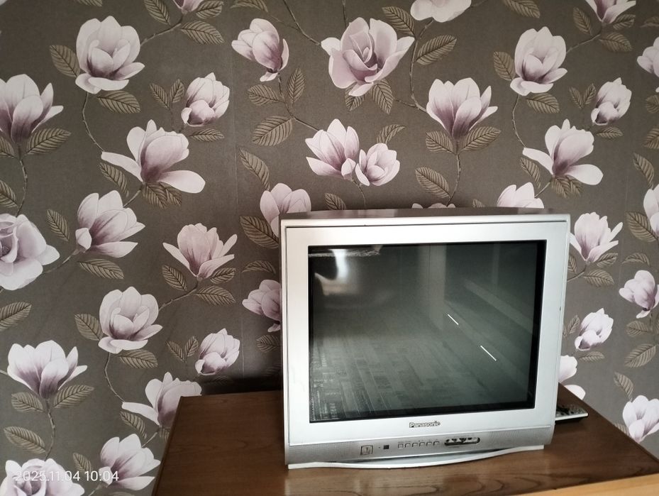 Продам телевизор б/у Панасоник .