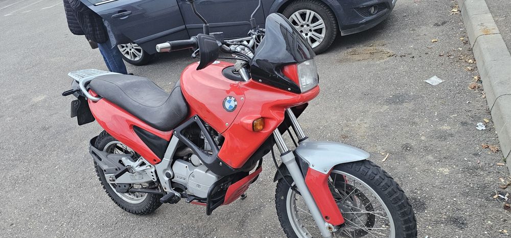Vând motocicleta BMW f650