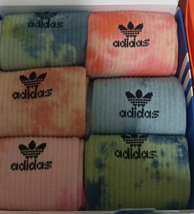 Ciorapii Adidas detalii privat