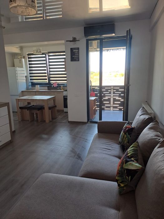 Închiriez apartament 3 camere