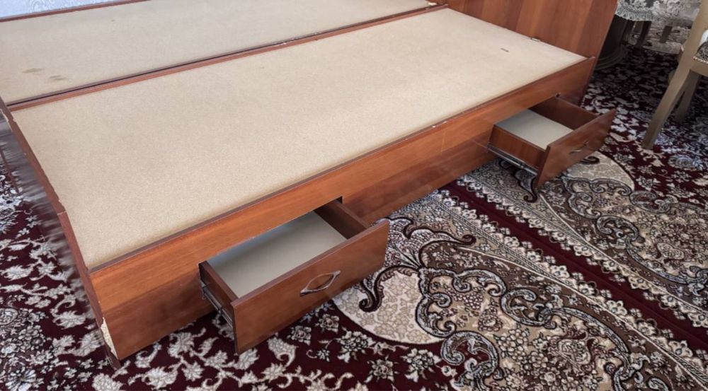 Кроват сотилади 2 дона.