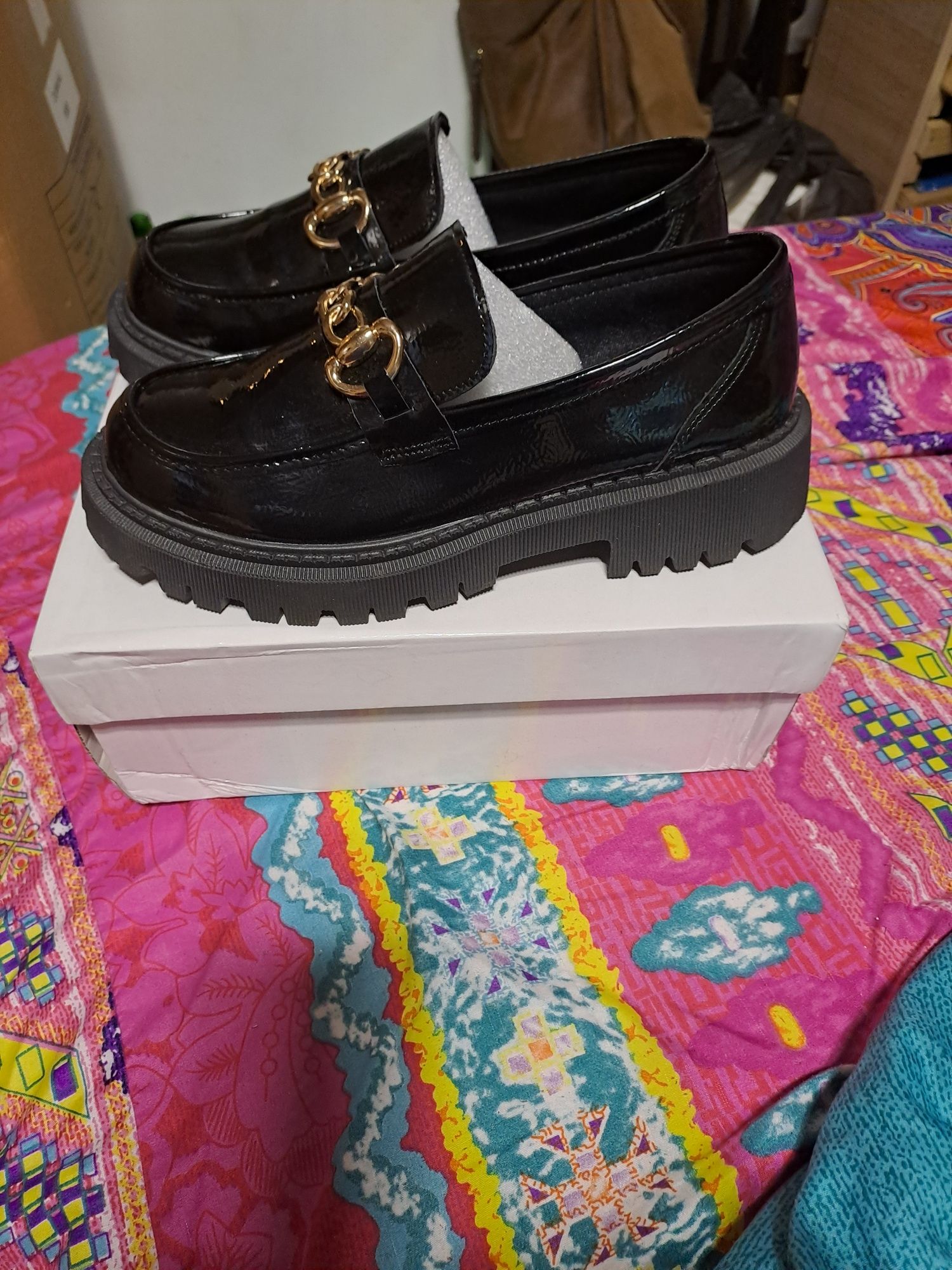 Нови черни ежедневни обувки