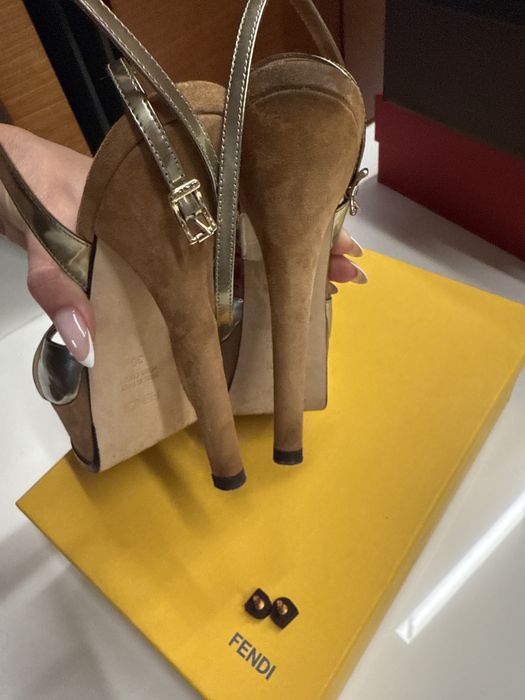 Сандали Fendi кожа+ бук