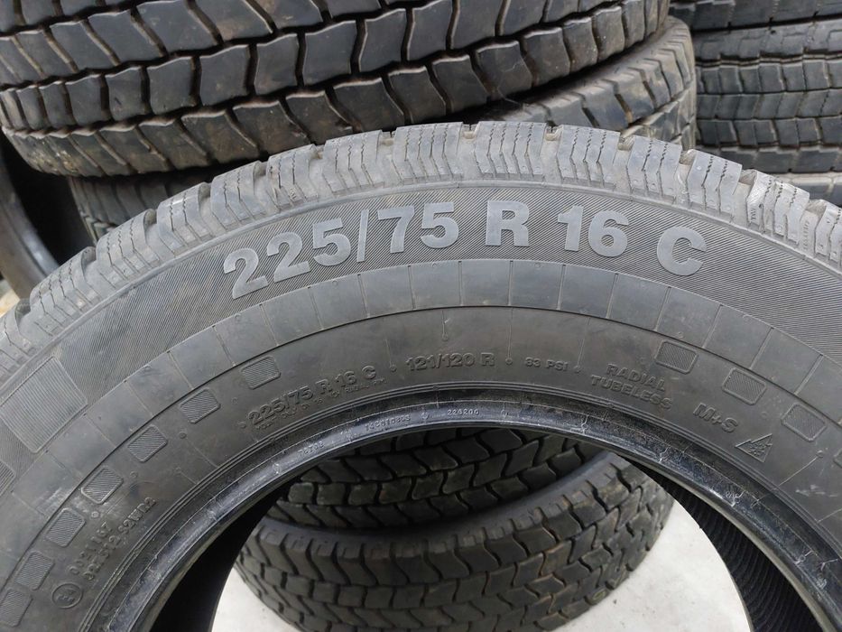 2бр.всесезонни гуми CONTINENTAL 225/75/16C 121R DOT 4722