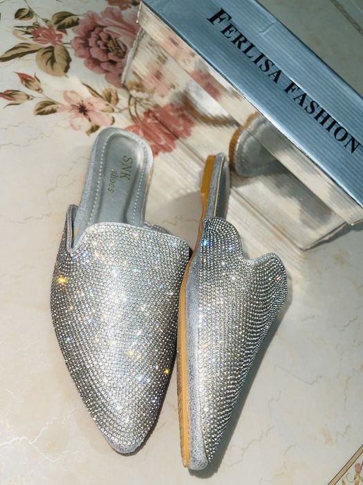 Yangi oyoq kiyim 38 razmer