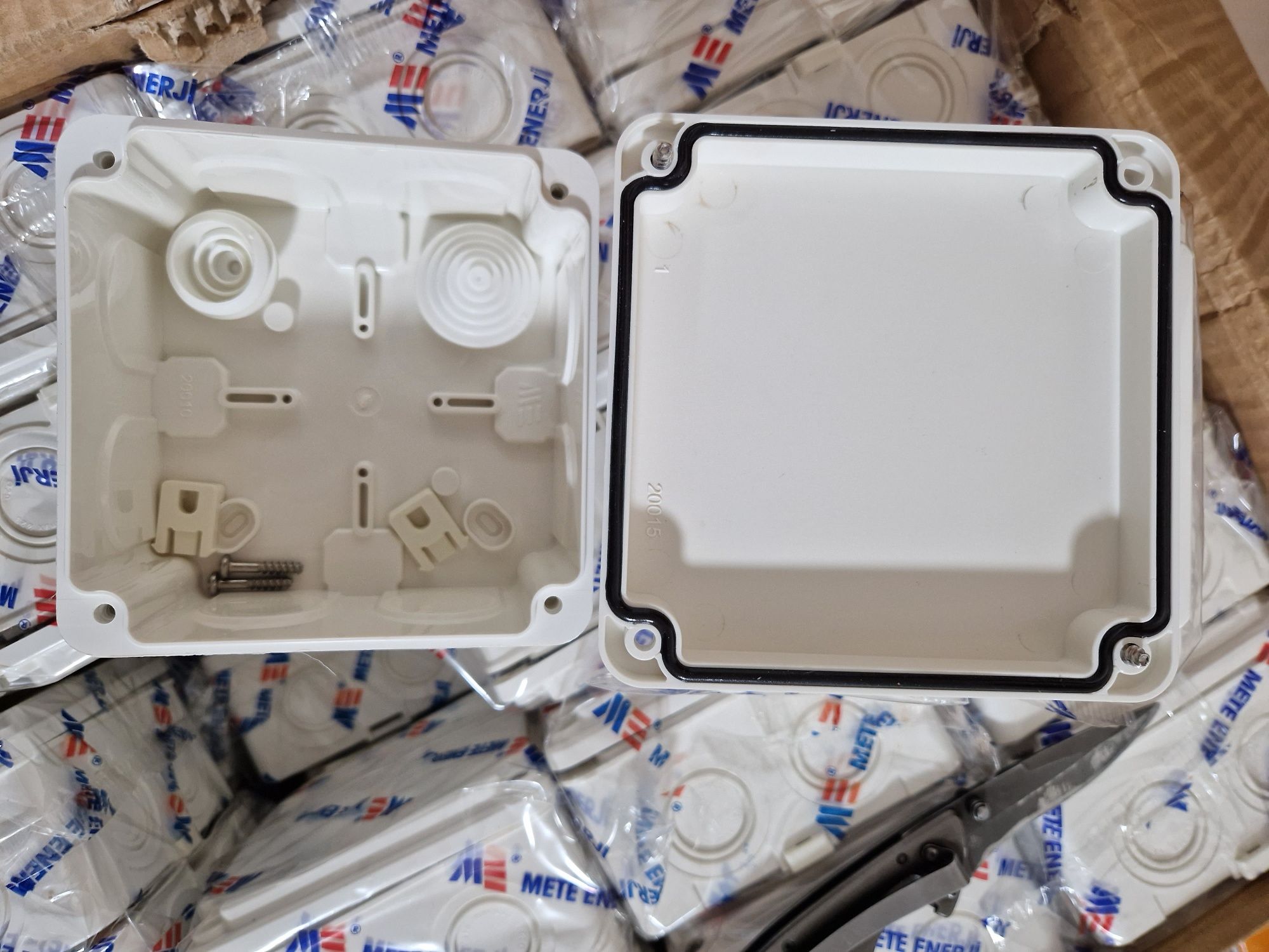 Распределительная коробка Mete 110X110X65 из термопластика ip67