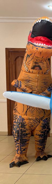 Сдам в аренду надувной костюм динозавра