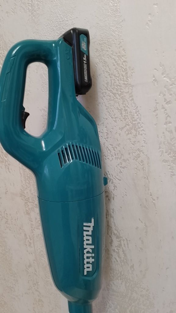 Продам пылесос Макита-12v. Адрес 12мкр
