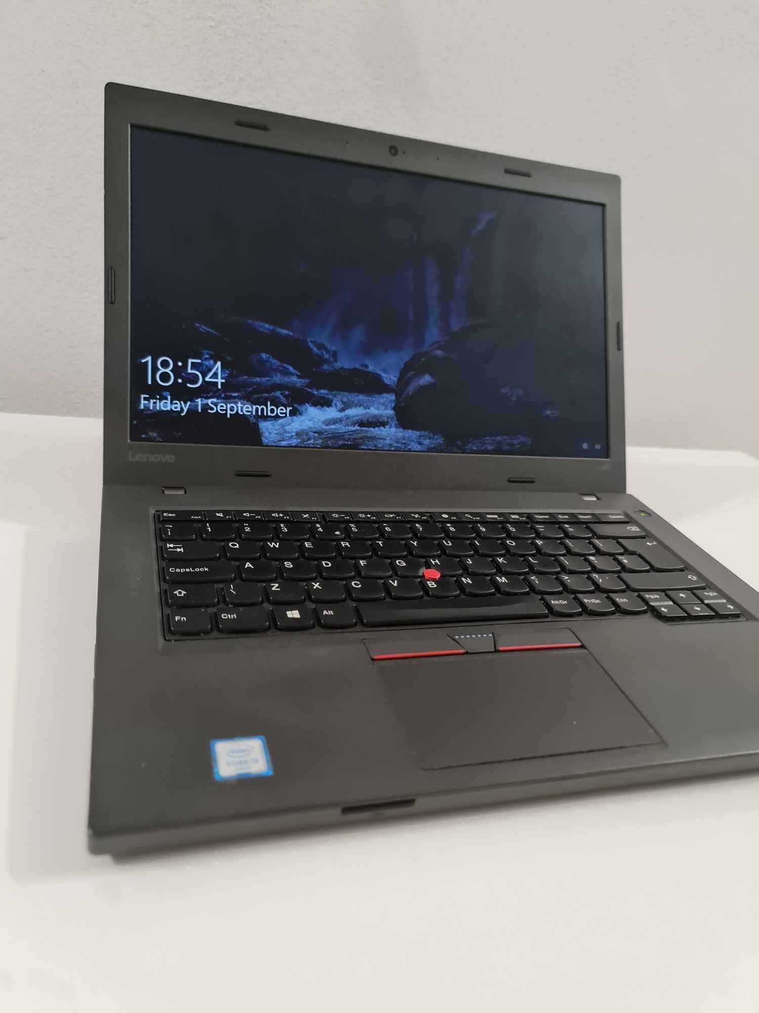 Laptop lenovo cu i5 generatia a 6 a , ssd 256gb