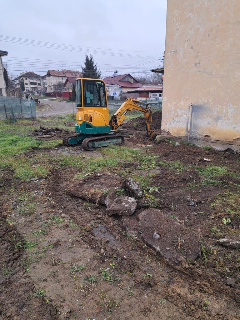 Închiriez  miniecxcavator pentru  săpături  canalizare  fose fundații