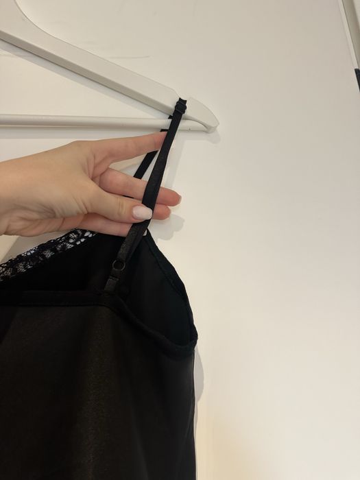 Нова сатенена рокля С размер, с дантела