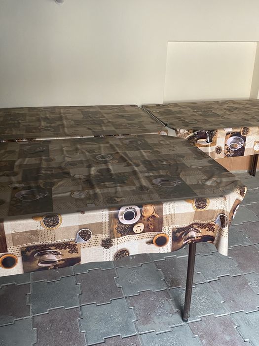 Стол и стулья продаётся