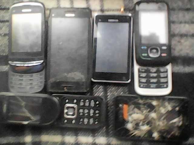 Продам сотовые на запчасти.
