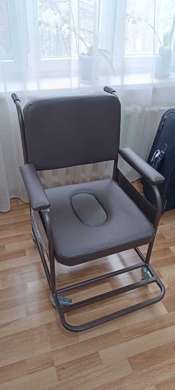 Продаю кресло -туалет, инвалидное кресло.