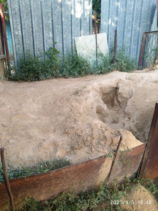 Бесплатно отдам ГЛИНУ строительную .Ул.Спассская