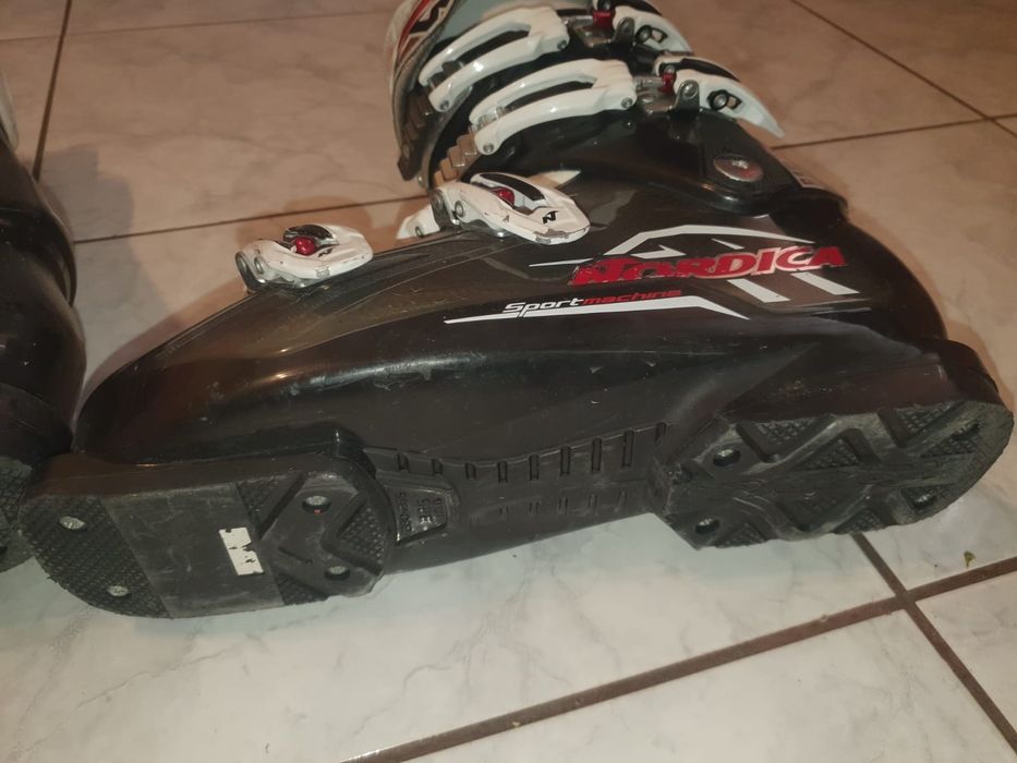 Vând clăpari Nordica mărime 43 barbati