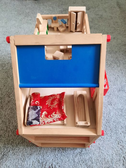 Casuta de lemn cu accesorii